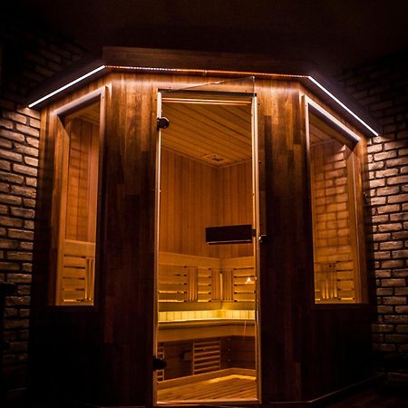 Poziomka Hotel Kujan Ngoại thất bức ảnh