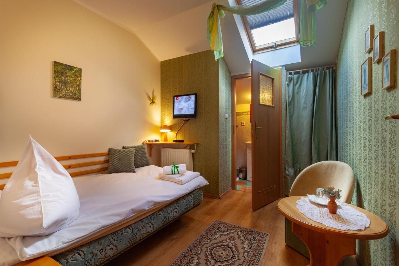 Poziomka Hotel Kujan Ngoại thất bức ảnh