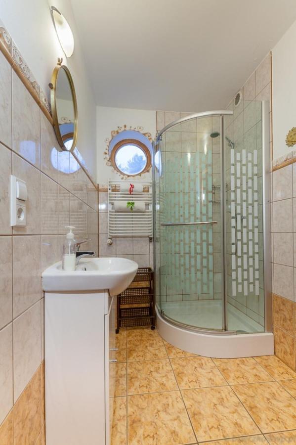 Poziomka Hotel Kujan Ngoại thất bức ảnh