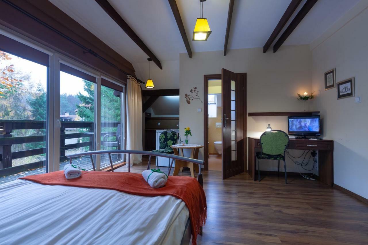 Poziomka Hotel Kujan Ngoại thất bức ảnh