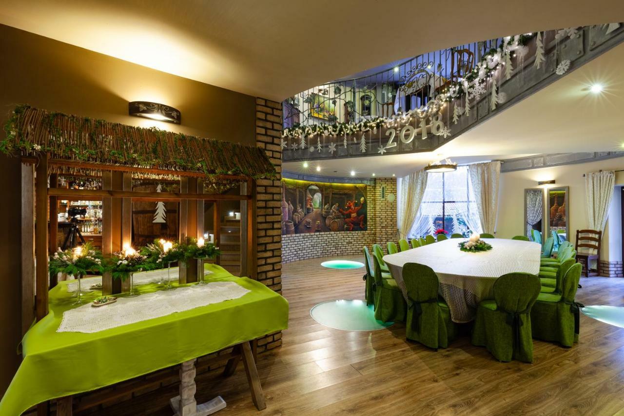 Poziomka Hotel Kujan Ngoại thất bức ảnh