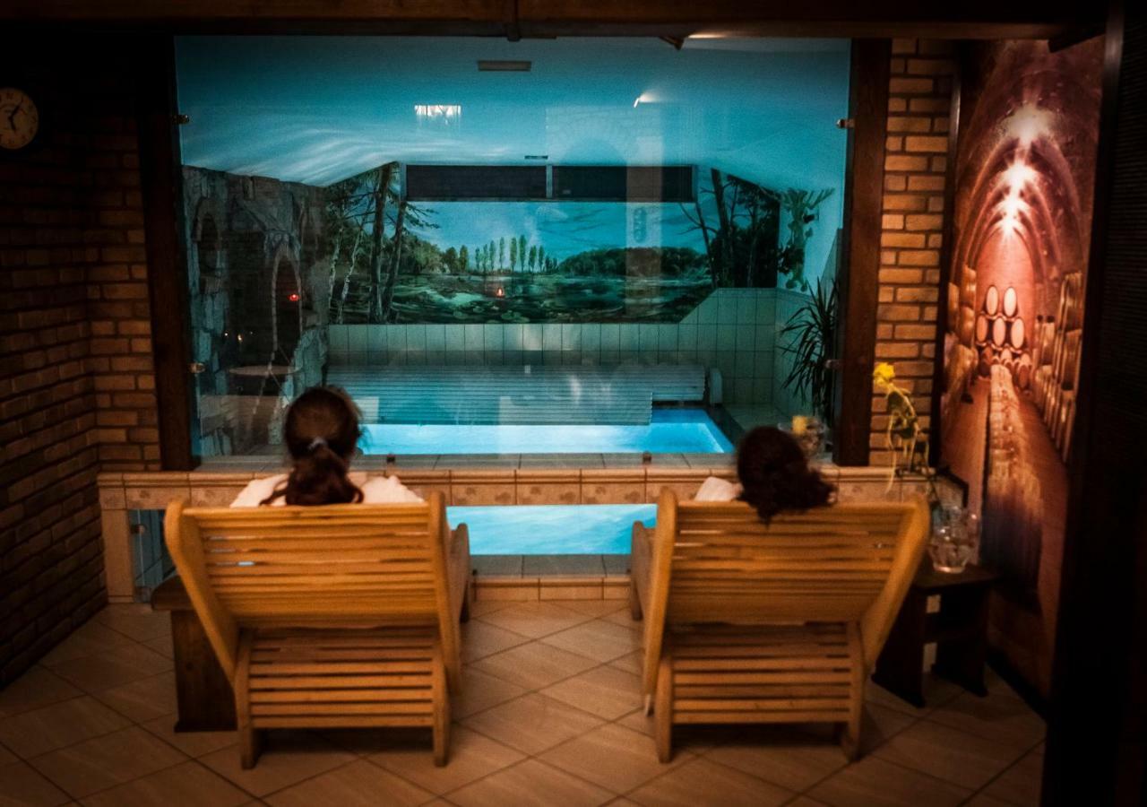 Poziomka Hotel Kujan Ngoại thất bức ảnh