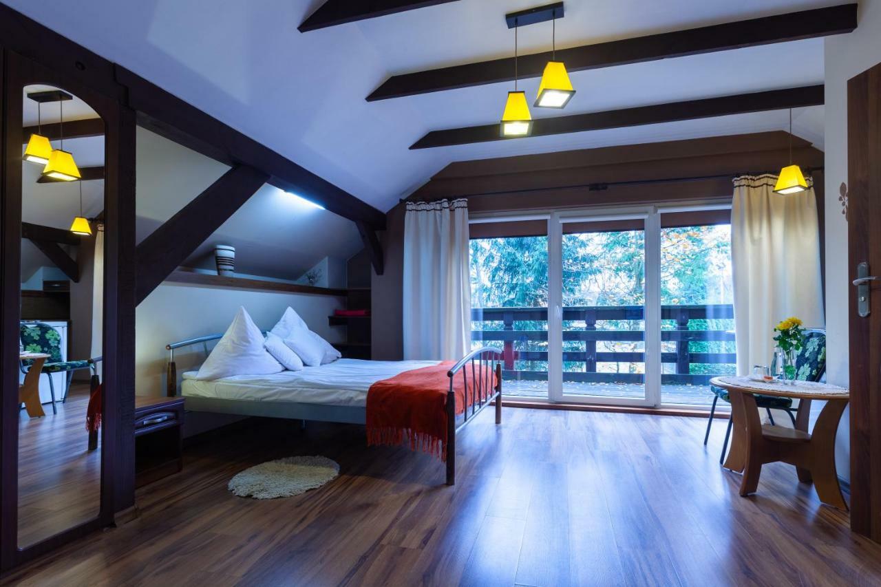 Poziomka Hotel Kujan Ngoại thất bức ảnh