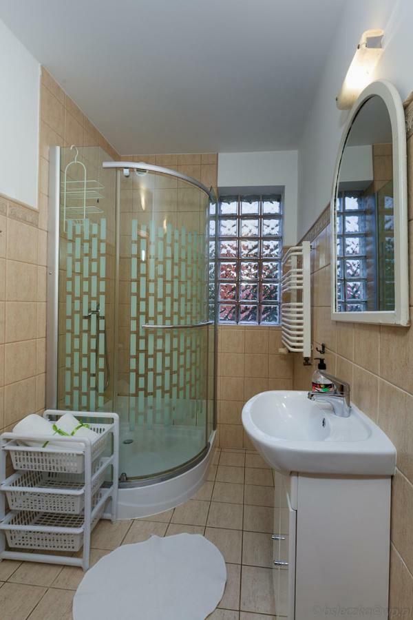 Poziomka Hotel Kujan Ngoại thất bức ảnh